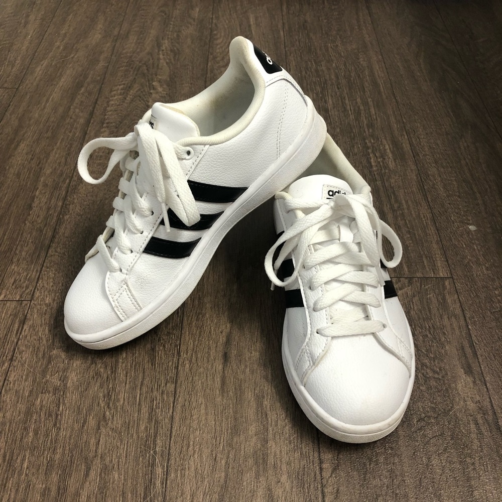 Adidas Ground Court Sneakers. With Cloudfoam!